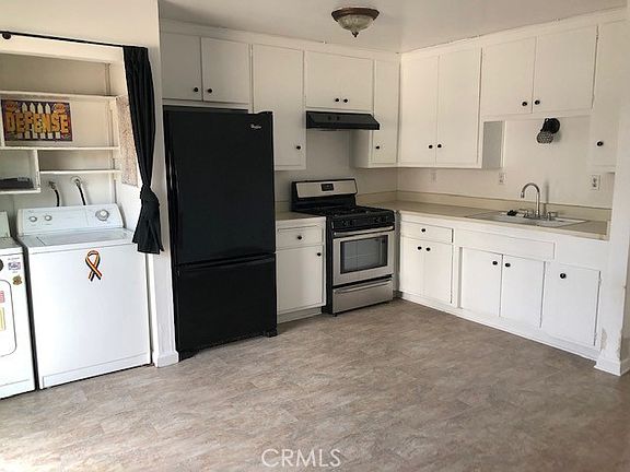 3rd image of 404 N Cerritos Ave