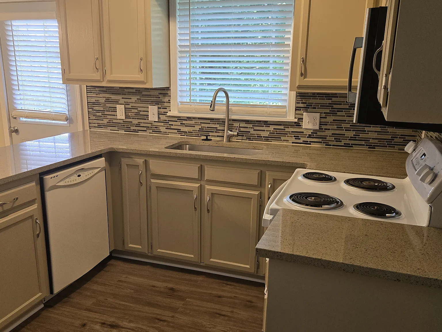 3 bed, 1320 sqft, $1,700 — Photo 3