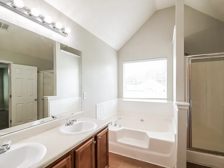 112 Garrison Ln — Photo 14