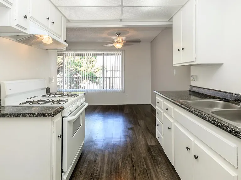 San Carlos and San Juan Apartment Homes — Photo 18