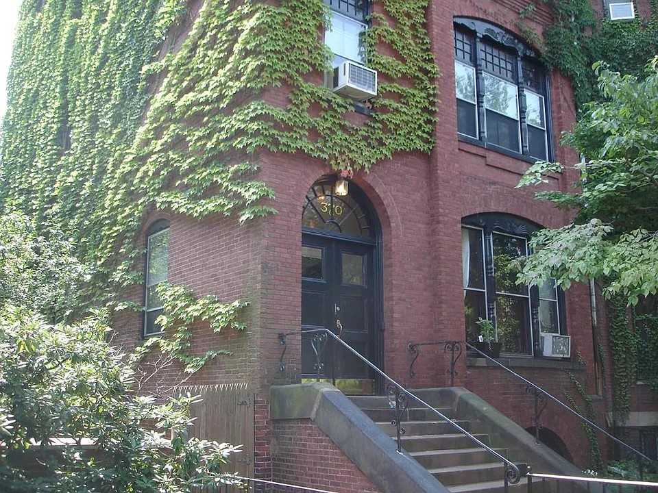 Building Photo 4