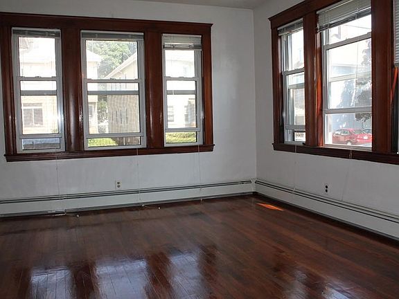 3rd image of 95 Billings St