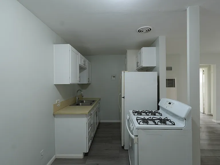 935 S Grand View St #2 — Photo 8
