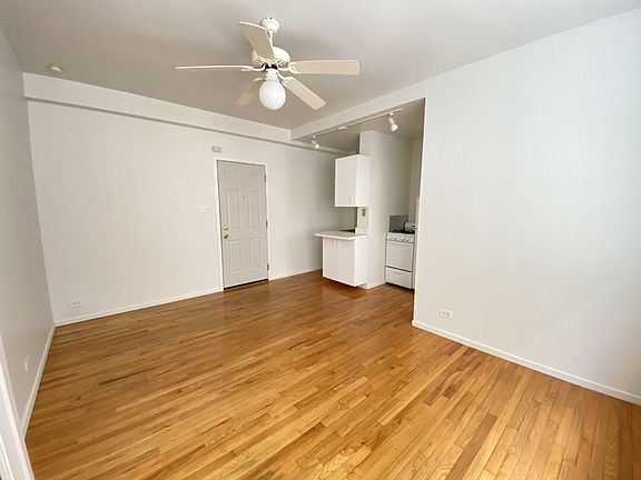 3rd image of 5959 N Kenmore Ave APT 506