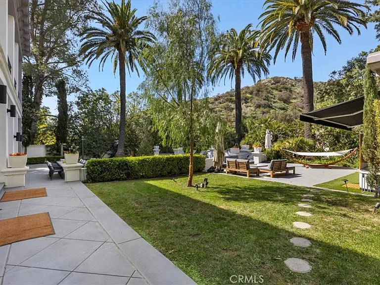 1756 Clear View Dr — Photo 16