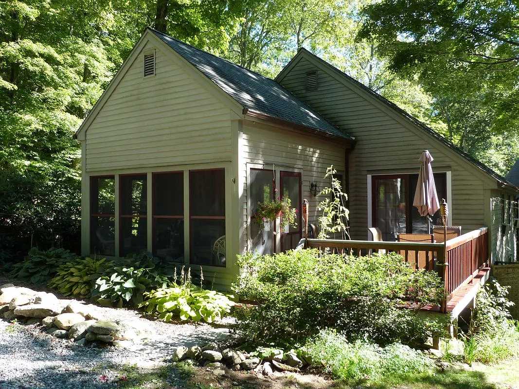 2 bed, 1.0 bath, 968 sqft, $1,695 — Photo 2