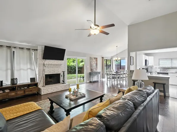 4205 Whitman Ln, Grand Prairie, TX 75052