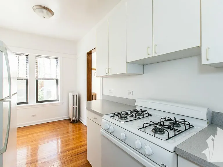 830 W Waveland Ave — Photo 6