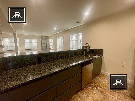 3rd image of 27 Saint Marys Ct #3