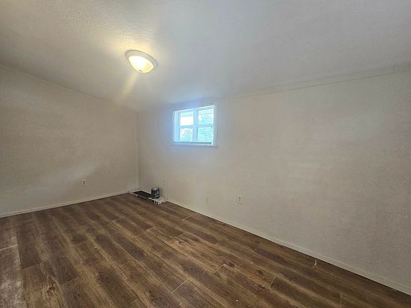 5th image of 2219 Everett St APT C