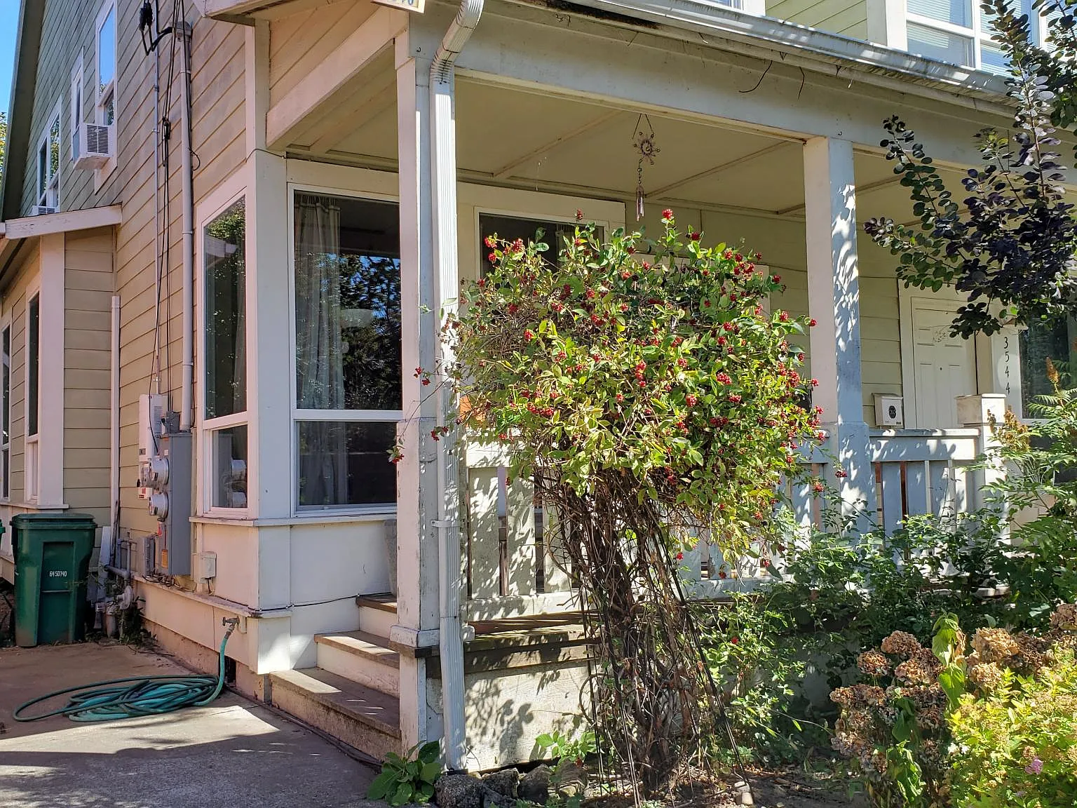 3 bed, 1.5 bath, 1357 sqft, $2,850 — Photo 2
