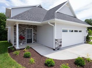 7 Welcome Center Ct, Leclaire, IA 52753