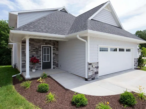 7 Welcome Center Ct, Leclaire, IA 52753