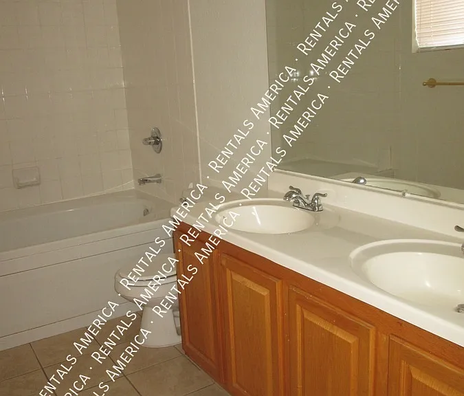 144 S Mulberry St — Photo 11