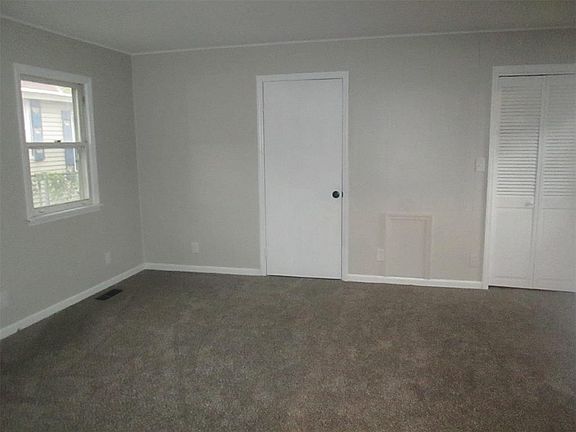5th image of 806 W Wabash Ave