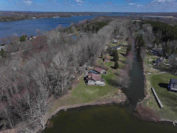 3rd image of 352 Canal Lane