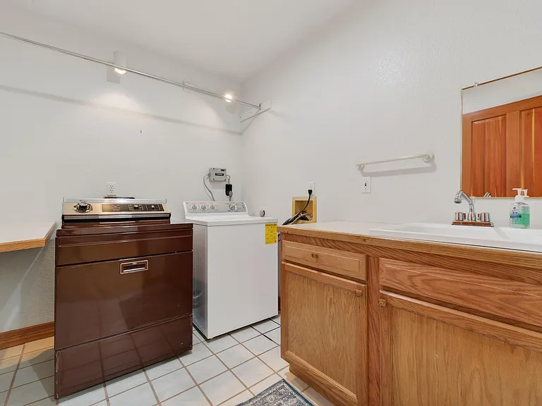 1293 Lost Angel Rd — Photo 38