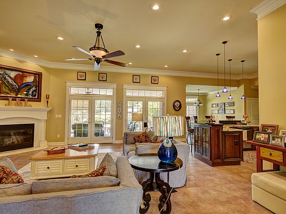 3rd image of 2855 Sawgrass Cir