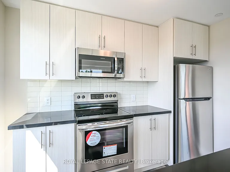 2750 King St E #512 — Photo 9
