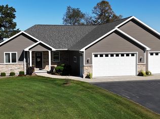 N3782 Fox Trl, New London, WI 54961