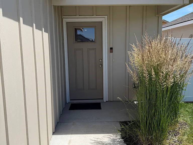 630 Tinley St — Photo 3