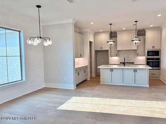 4th image of 424 Aurora Cir