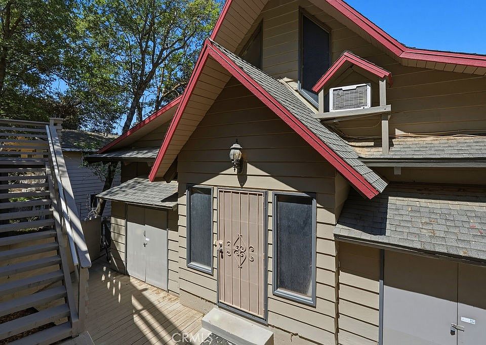 1st image of 320 Delle Dr