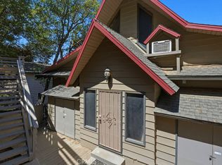 320 Delle Dr, Crestline, CA 92325