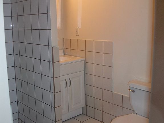 4th image of 948 Francis St
