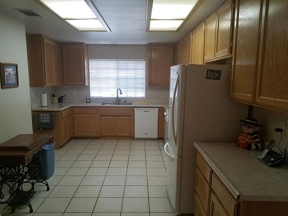 3rd image of 17765 Elmwood Dr
