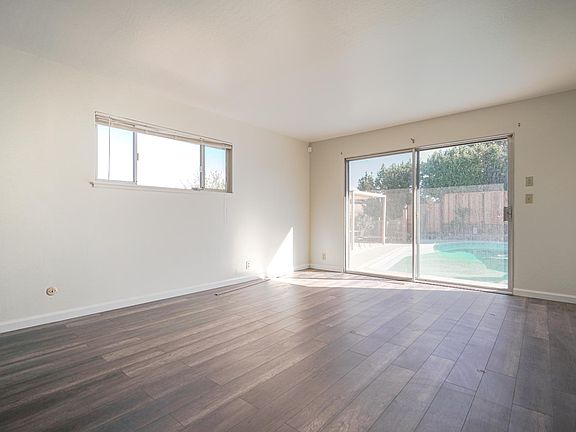 3rd image of 467 Fernwood Dr