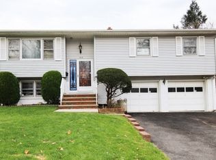 106 E Elmwood Dr, South Plainfield, NJ