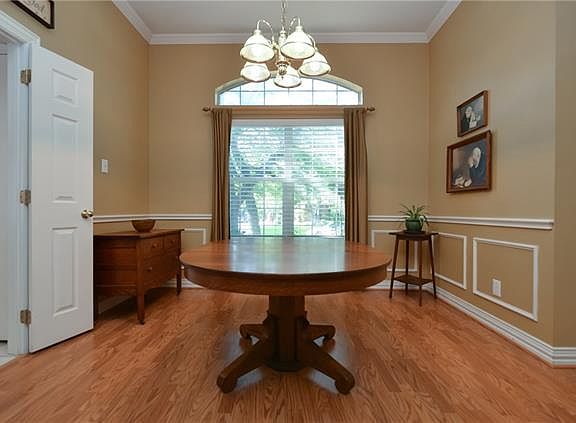 5th image of 1135 Bent Oaks Dr