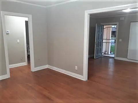 528 E H St — Photo 9
