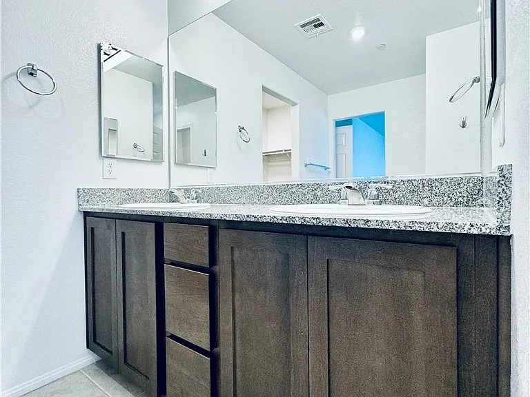 850 Bronzite St — Photo 12