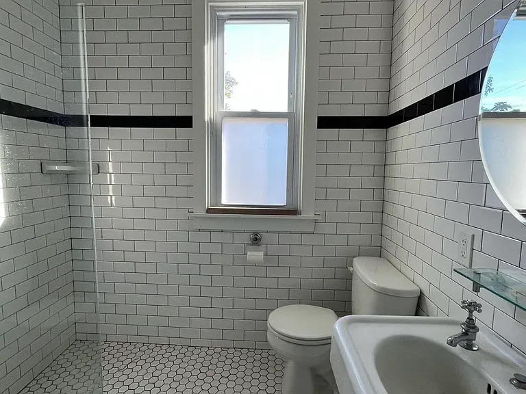 E Ferry St — Photo 11