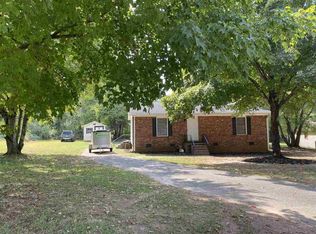 13 Lawnview Ct, Wellford, SC 29385
