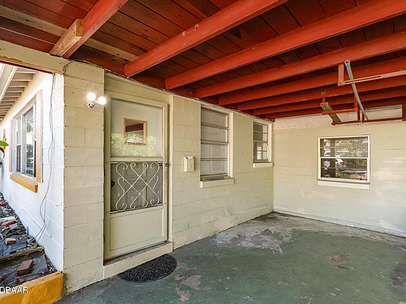4th image of 180 Laurie Dr