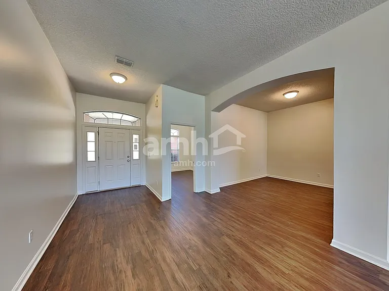 341 Diana Ct — Photo 7