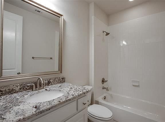 3rd image of 122 Darbonne Ln