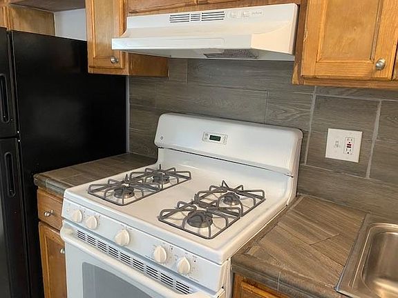 5th image of 564 N Kingsley Dr #A