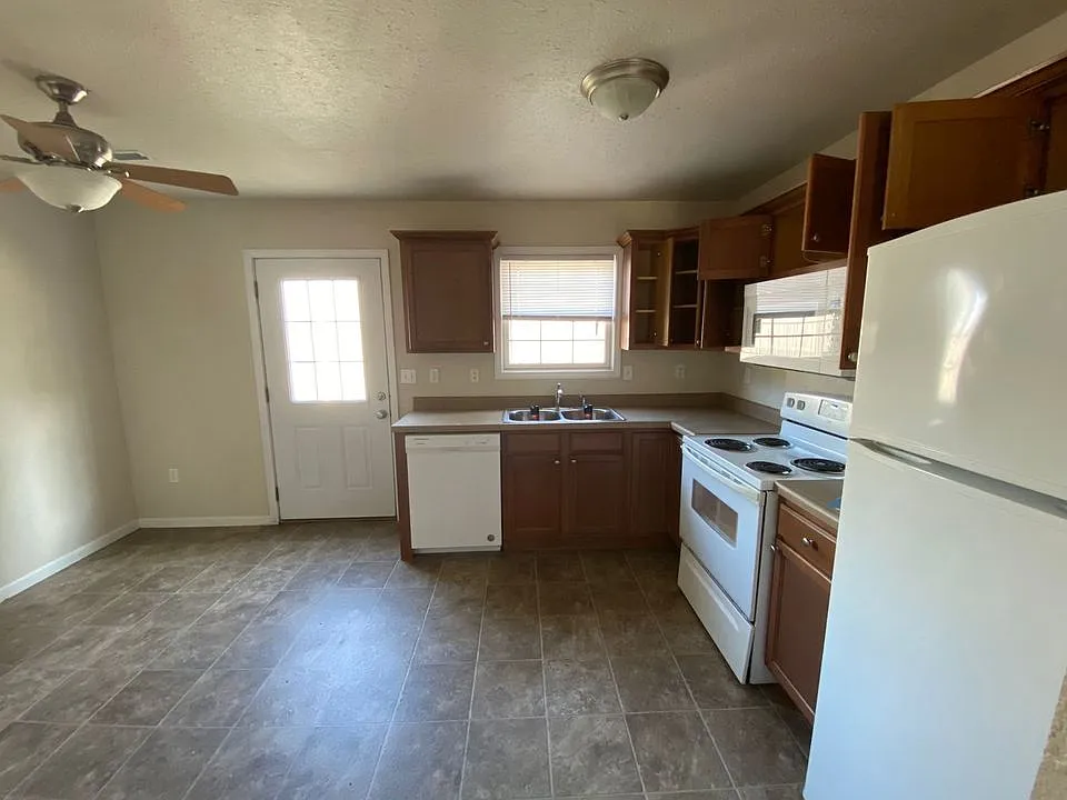 2 bed, 2.5 bath, 1100 sqft, $950 — Photo 3
