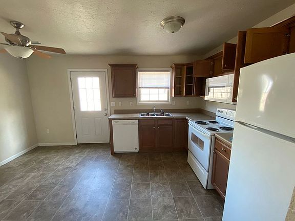 3rd image of 130 E 16th St