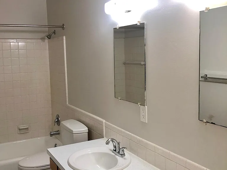 619 Oak St #5 — Photo 5