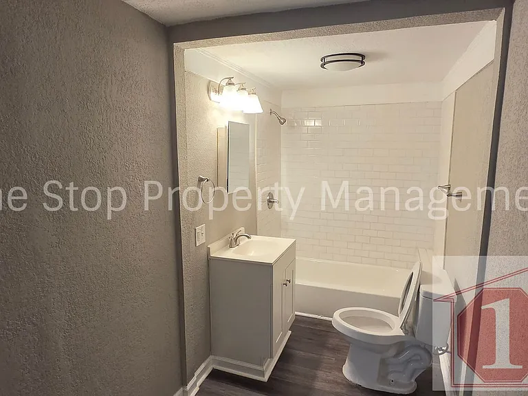2821 Wabash Ave — Photo 35