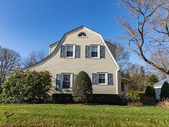 4th image of 22 Swan Lake Park Dr