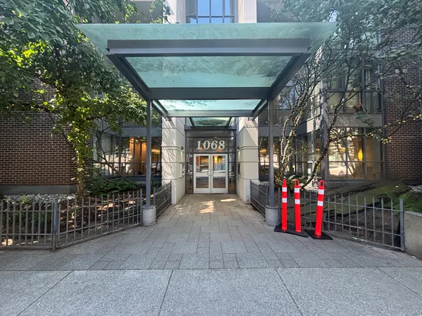 1068 Hornby St #103, Vancouver, BC V6Z 2Y7