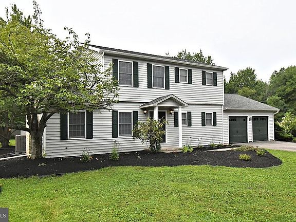 2nd image of 214 Crest Dr