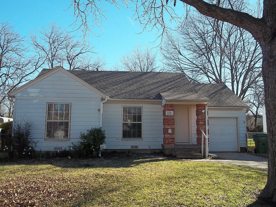 1st image of 804 Magnolia Dr