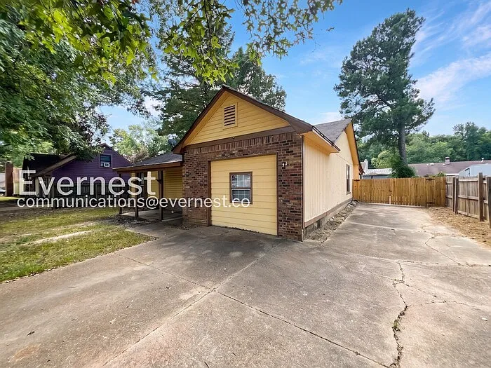 4 bed, 2.0 bath, 1504 sqft, $1,445 — Photo 2